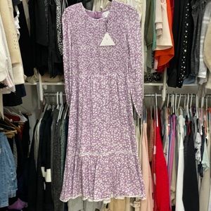 Lost + Wander purple w/ white floral dress. NWT. Med. Roughed top flowy bottom